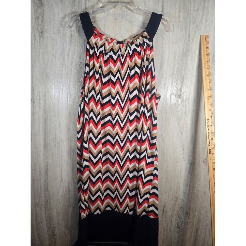 Zigzag Chevron Sleeveless Shift Dress in Black, Red, Tan, White